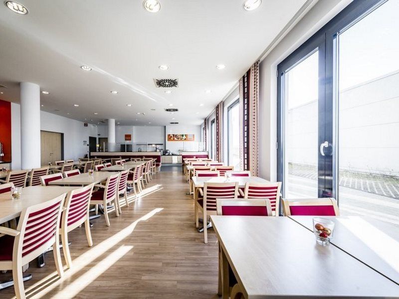 Hotel Express Muenchen Messe By Ihg 3*