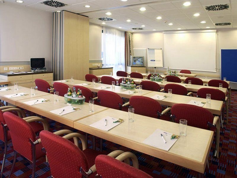 Express Muenchen Messe By Ihg Hotel 3*